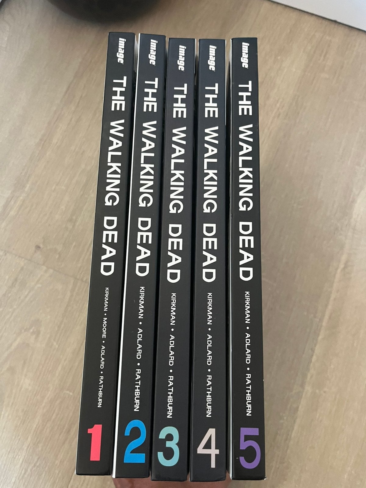 The walking dead comic book 1 tm 5, Boeken, Ophalen, Zo goed als nieuw