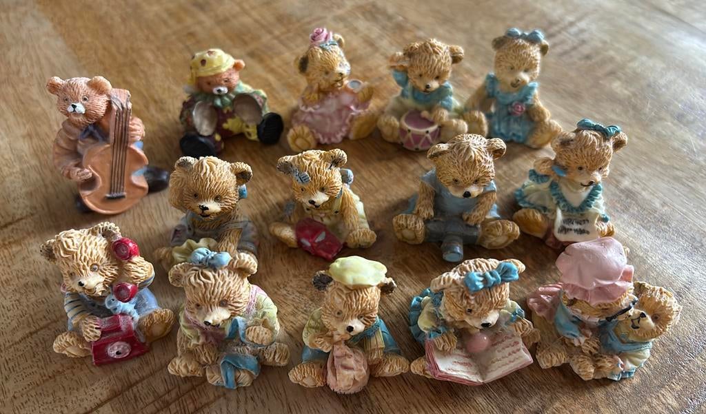 Collectie verzameling miniatuur beeldjes van 14 beertjes, Ophalen