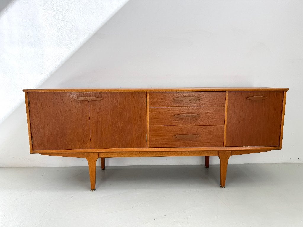 Vintage dressoir Jentique., 150 tot 200 cm, Teakhout, Ophalen of Verzenden, Zo goed als nieuw