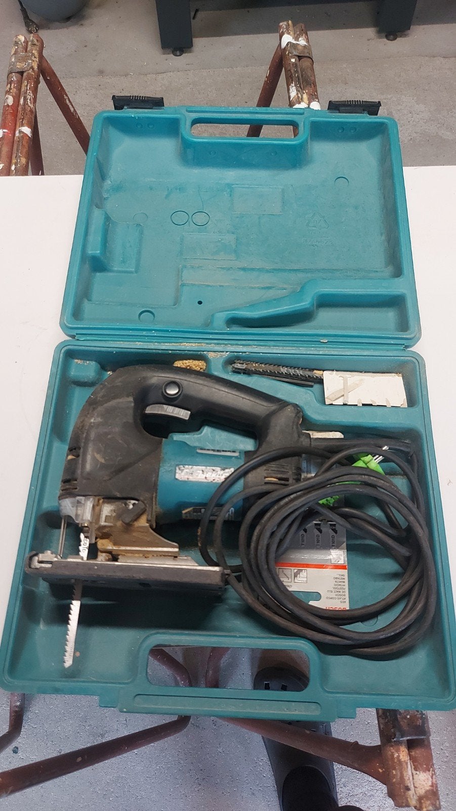 Makita decopeerzaag, 70 mm of meer, Ophalen of Verzenden, Zo goed als nieuw, Afkortzaag