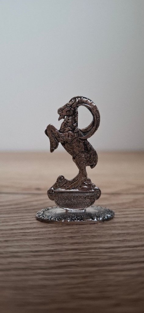 Miniatuur Steenbok op Voet D.O. 90 Vintage Beeldje, Ophalen of Verzenden, Zo goed als nieuw, Dier