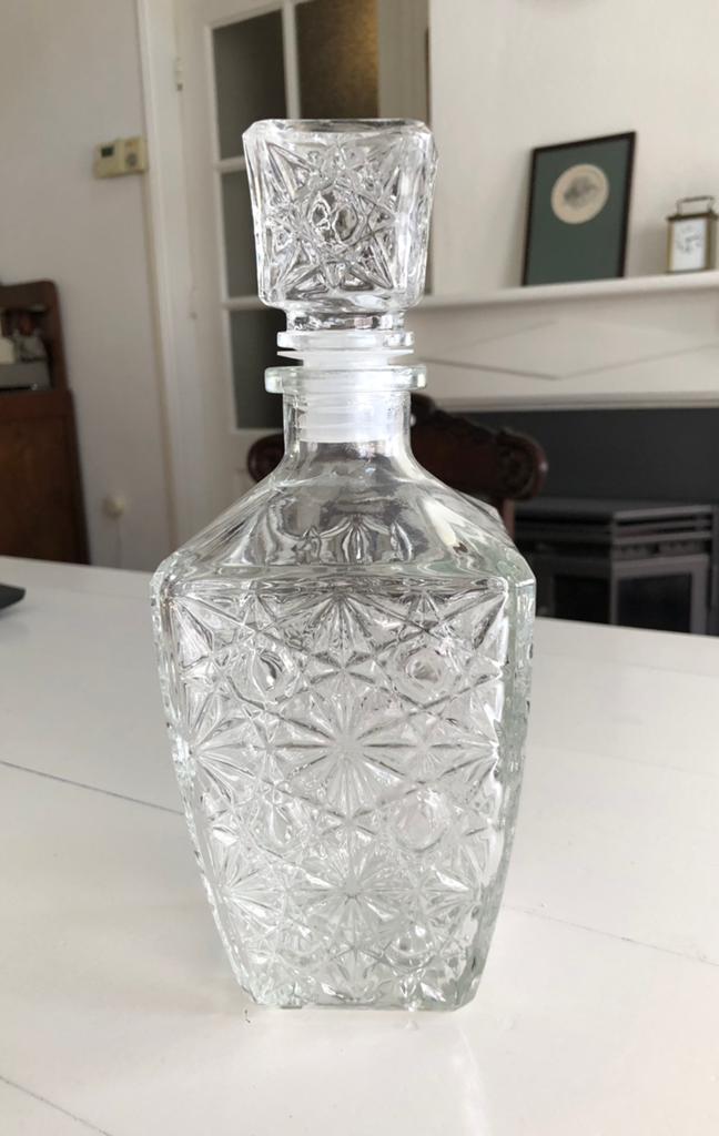 Mooie brocante drank karaf van geperst glas met stop, Antiek en Kunst, Curiosa en Brocante, Ophalen of Verzenden