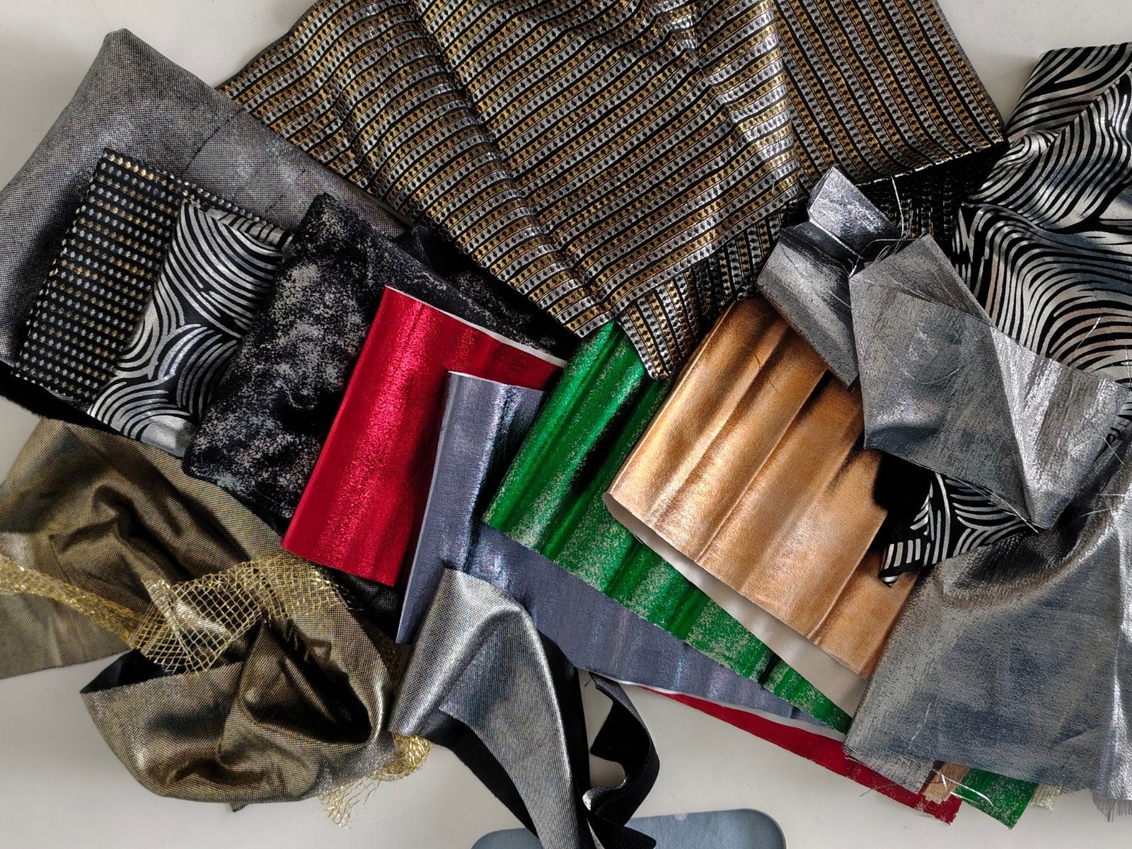 Pakket metallic stoffen voor decoratie en kleding, Hobby en Vrije tijd, Stoffen en Lappen, Ophalen of Verzenden, Nieuw, Katoen