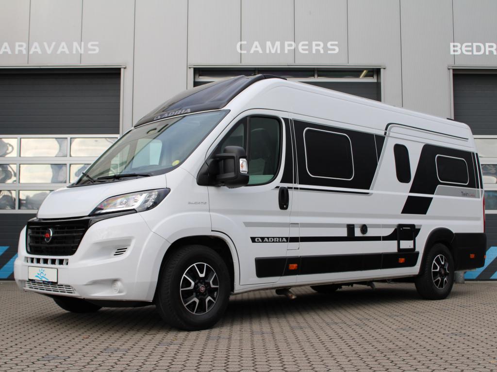Adria Supreme 640 SLB Trekhaak Zonnepaneel Navi Panoramaraam, Caravans en Kamperen, Buscamper of Camperbus, Ringverwarming, Fiat