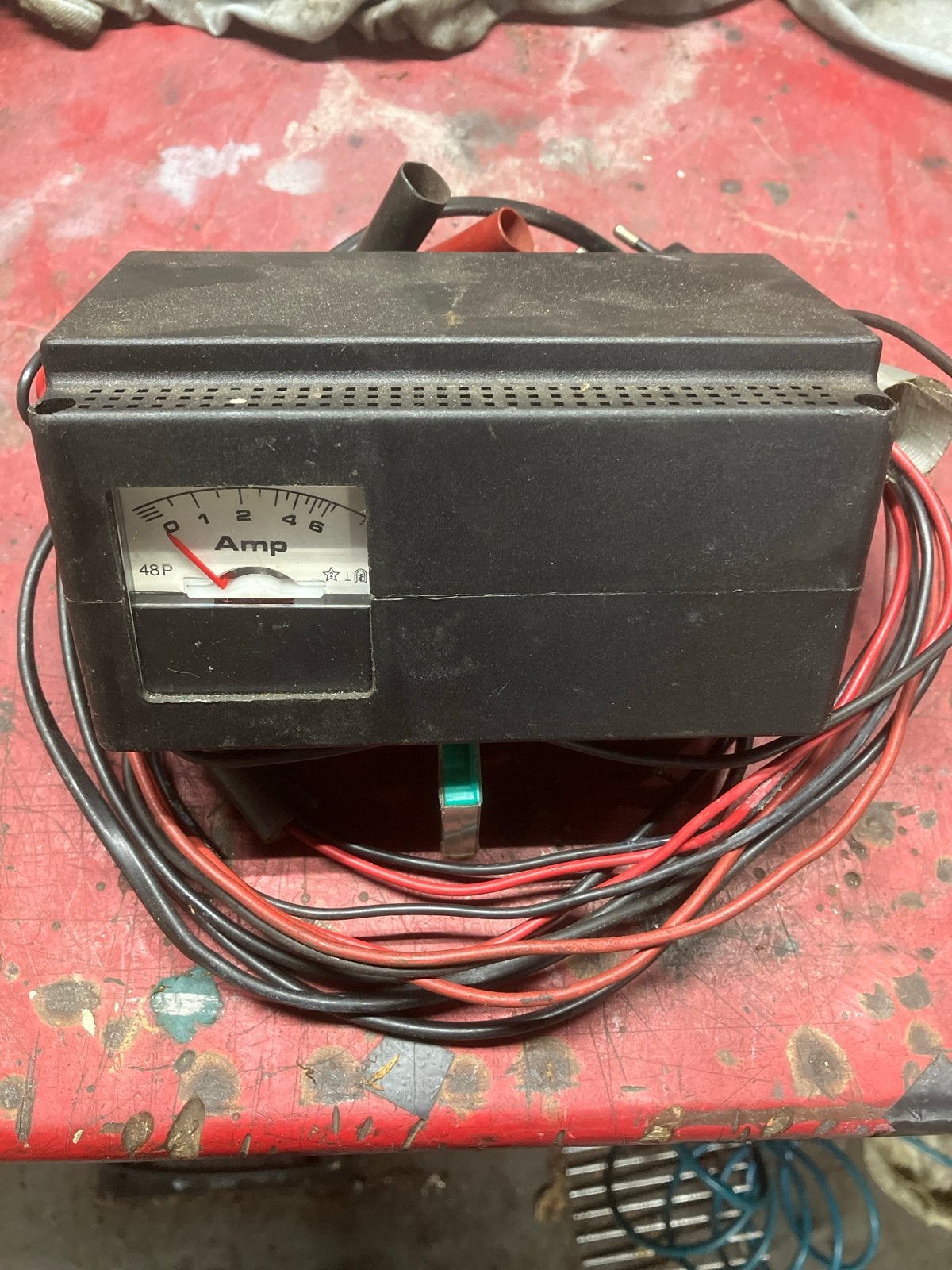 Acculader 12V  4A Gebruikt maar functioneel, Gebruikt, Universele onderdelen