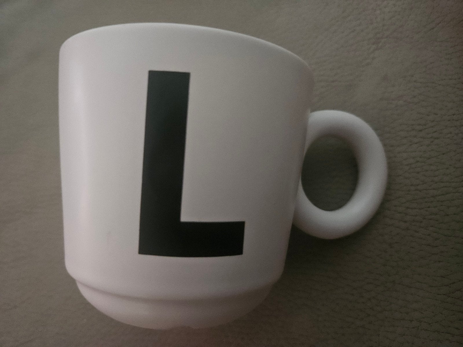 Mok met letter 'L', Ophalen of Verzenden, Zo goed als nieuw