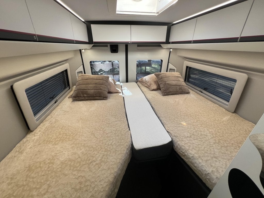 Adria Twin 640 SLB SPORTS ENKELE BEDDEN+HEFBED 9-T AUTOMAAT, Caravans en Kamperen, Automaat, Fiat, Tot en met 2, 6 tot 7 meter