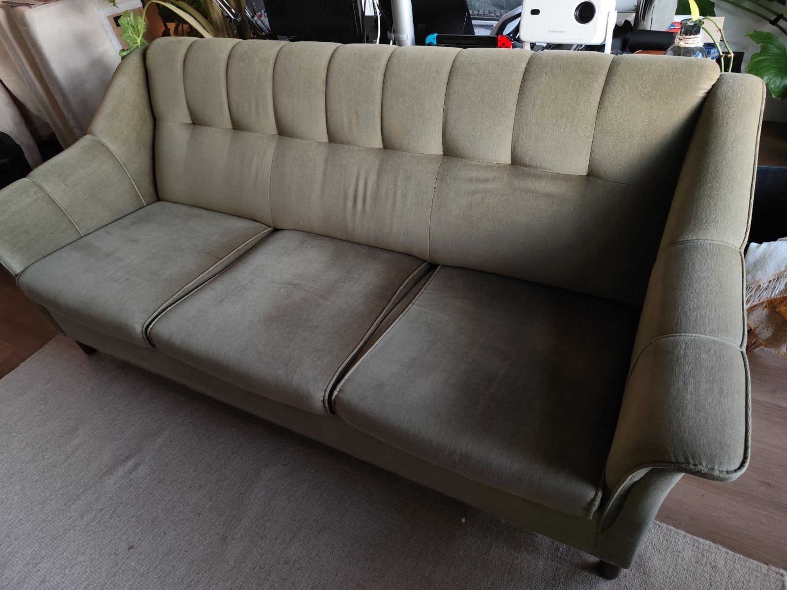 Groene vintage bank met houten poten - Comfortabel stijlvo, Ophalen, Gebruikt, Tweepersoons, Overige maten