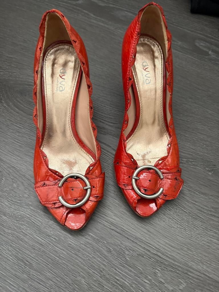 Rode Dyvva pumps met open neus, Ophalen of Verzenden, Zo goed als nieuw, Rood, Pumps