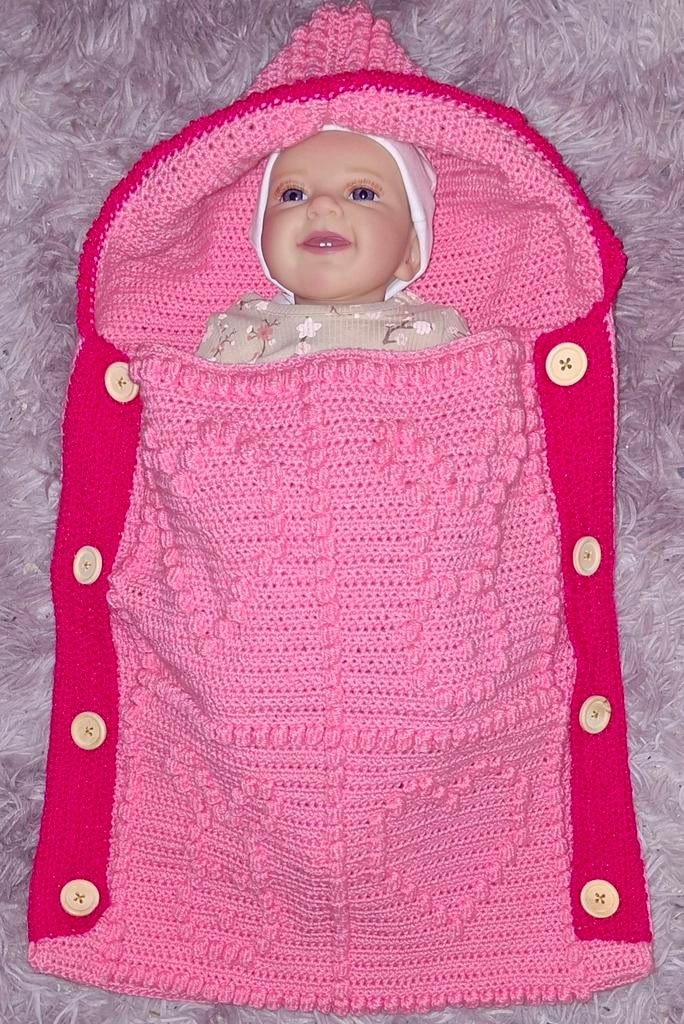 Gehaakte baby(poppen)slaapzak met capuchon, Ophalen of Verzenden, Nieuw, Minder dan 70 cm, Slaapzak