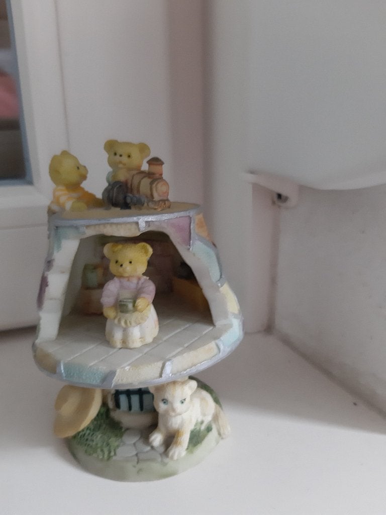 Vintage huisje met beertjes. (polystone), Ophalen of Verzenden, Zo goed als nieuw, Overige typen