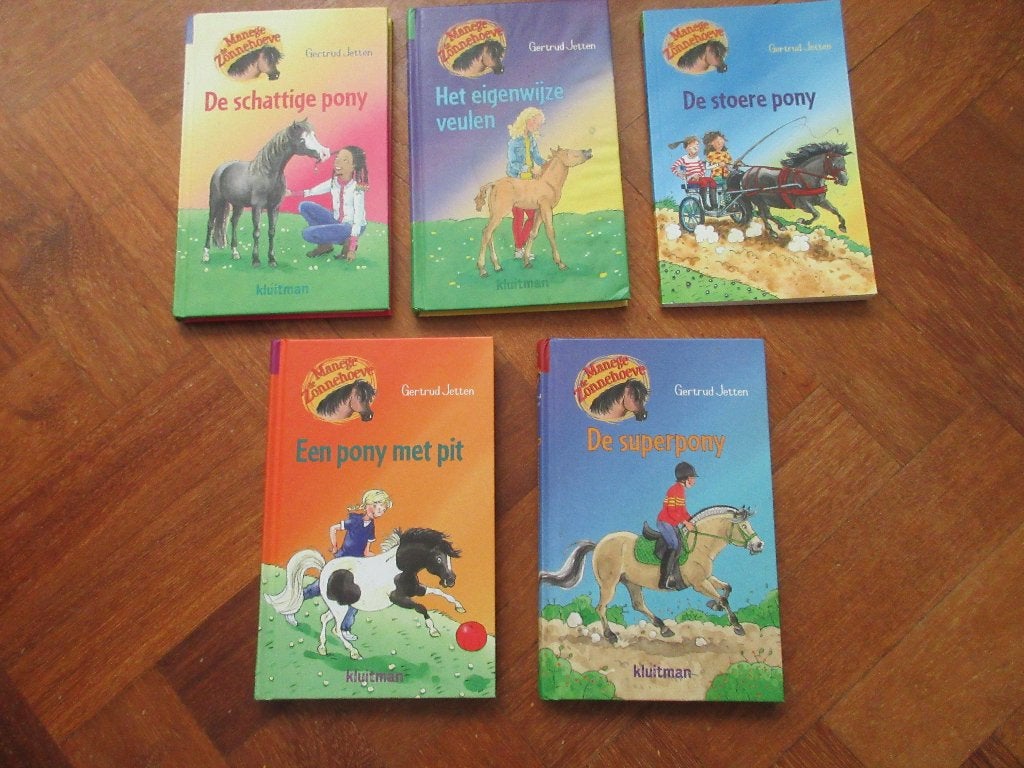 5 x boeken De Manege Zonnehoeve  Avi E4 / M5, Ophalen of Verzenden, Gelezen, Fictie algemeen