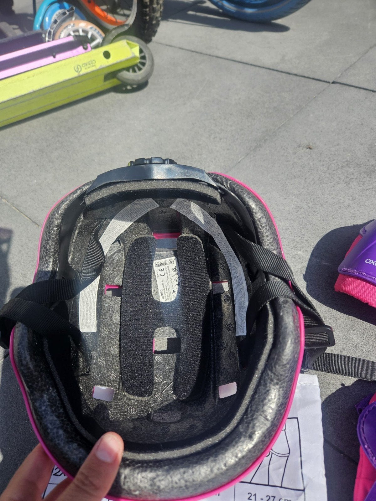 Decathlon Skeelers (28-30), beschermers (2XS) en helm (52-, Ophalen