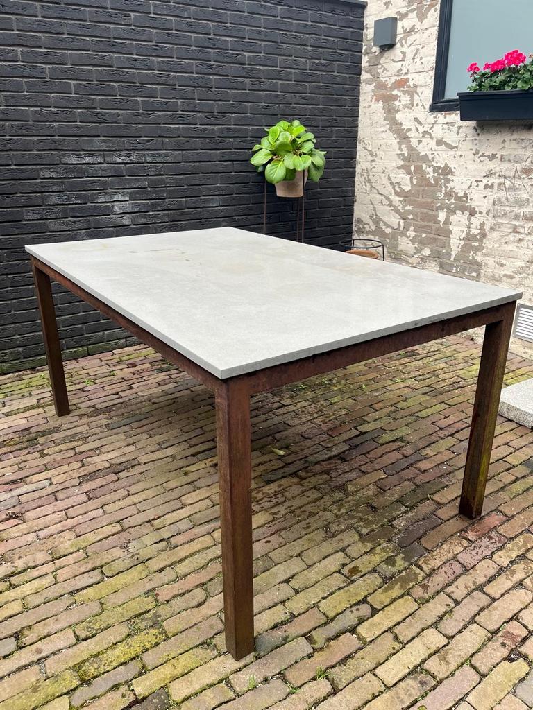 Zware hardstenen tuintafel met stalen onderstel, Tuin en Terras, Ophalen, Gebruikt, Rechthoekig, Metaal