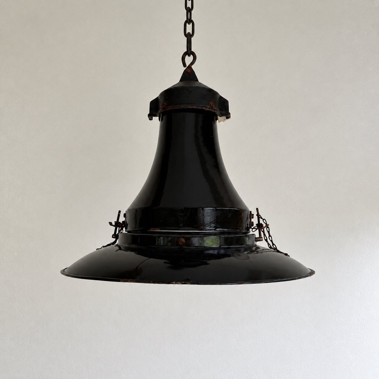 Industriële emaille fabriekslamp – vintage / patina, Huis en Inrichting, Gebruikt, Metaal, Industrieel, E27 (groot)