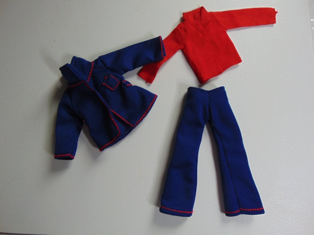 Pedigree Sindy Jet Setter-outfit uit 1978 Nieuwstaat, Verzamelen, Ophalen of Verzenden, Zo goed als nieuw, Kleertjes