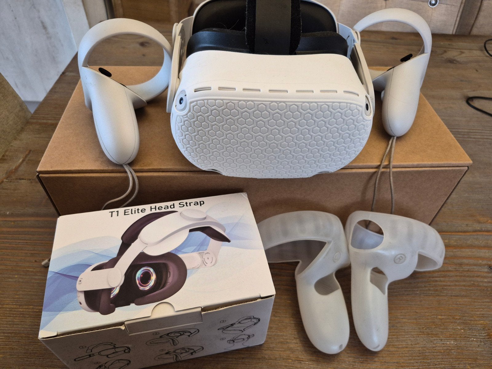 Oculus Quest 2 128 GB met Elite Strap en siliconen hoesjes, Spelcomputers en Games, Virtual Reality, Ophalen of Verzenden, Zo goed als nieuw