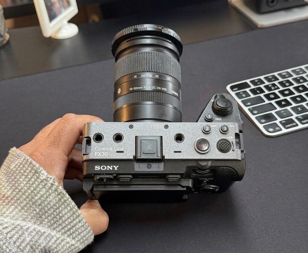 Sony Fx30 met 18-55mm f2.8 en ND filter, Ophalen