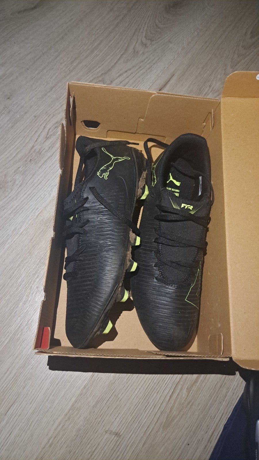 Pumas voetbal schoenen 1x gedragen maat 41, Ophalen of Verzenden