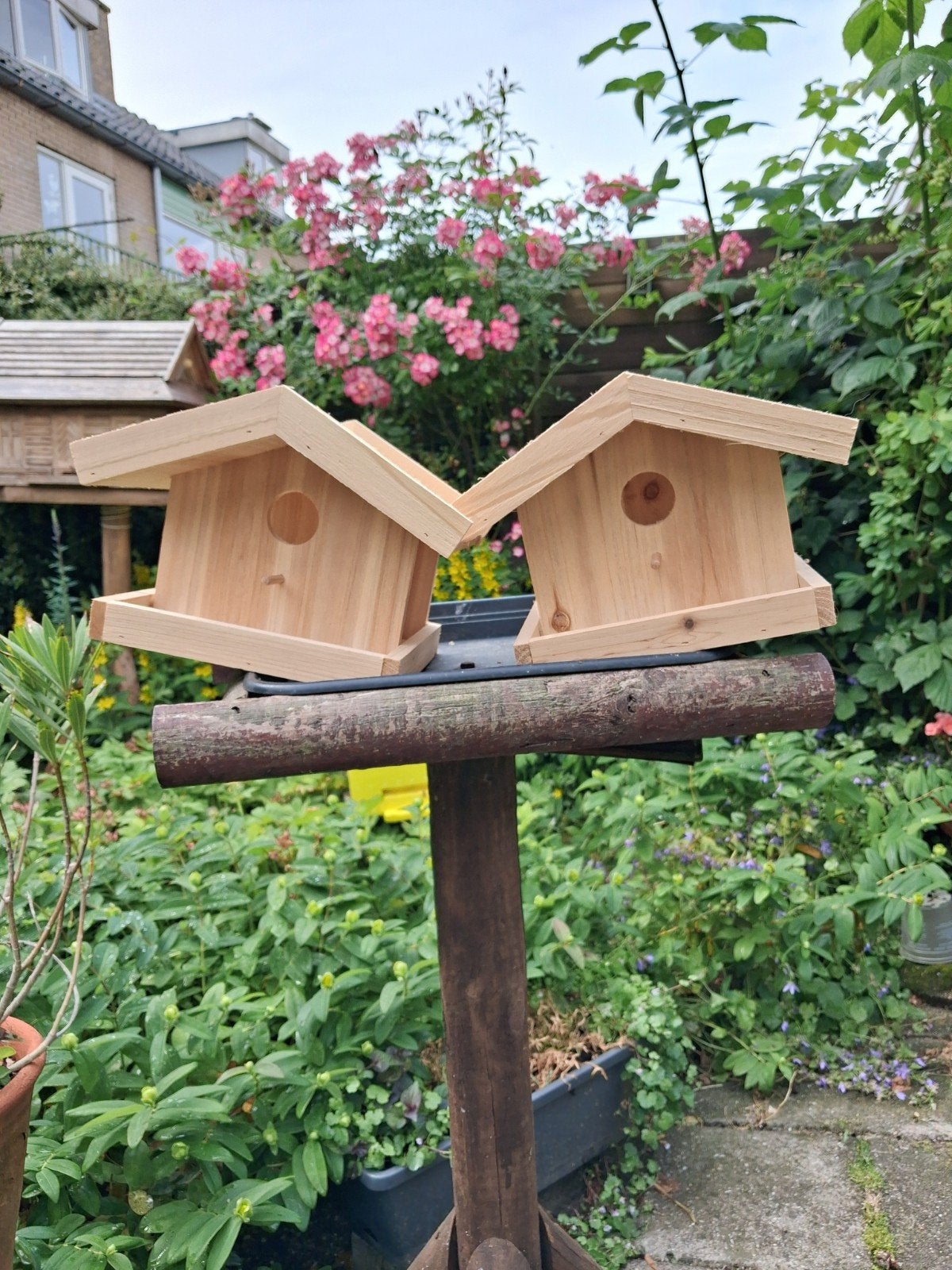 Twee nieuwe houten vogelhuisjes, Ophalen, Nieuw