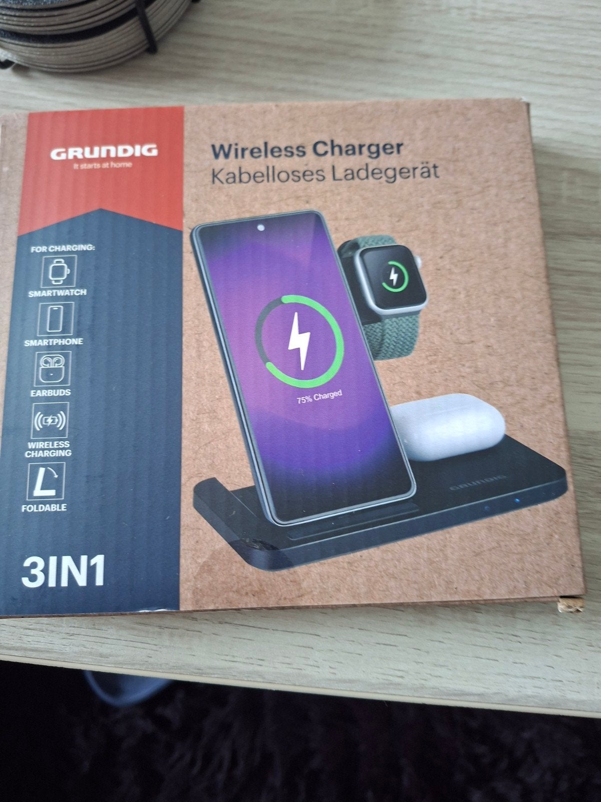 Nieuw Grundig 3-in-1 Draadloos Oplaadstation, Ophalen of Verzenden, Nieuw