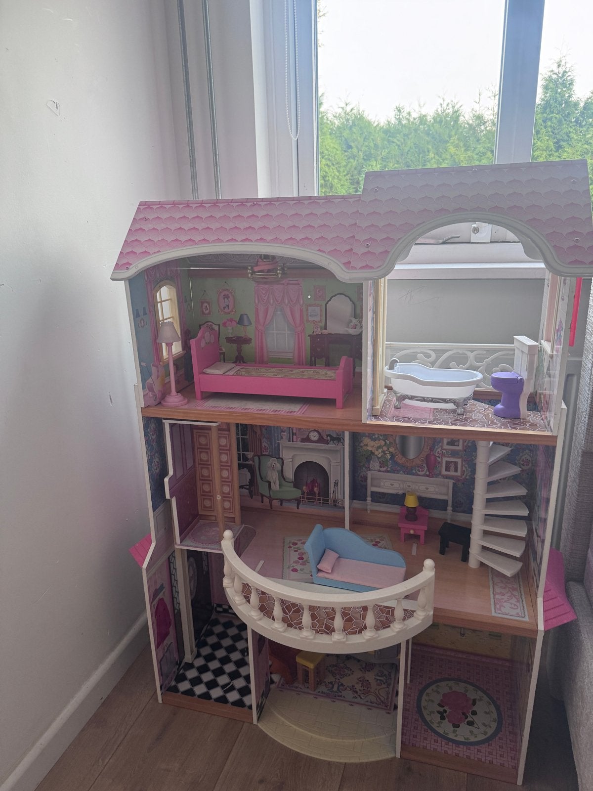 Groot en gedetailleerd poppenhuis met meubels, Ophalen, Zo goed als nieuw, Poppenhuis