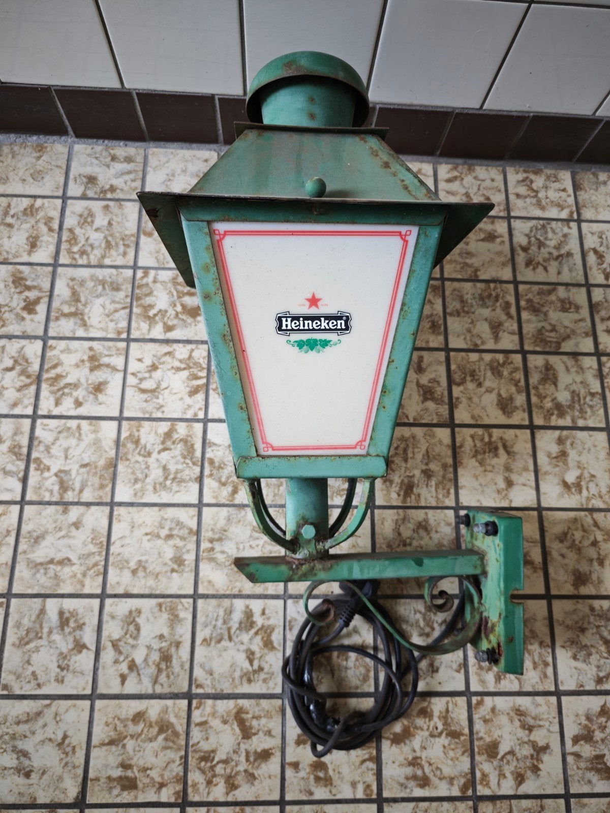 Heineken lamp, Ophalen, Lichtbak of (neon) lamp