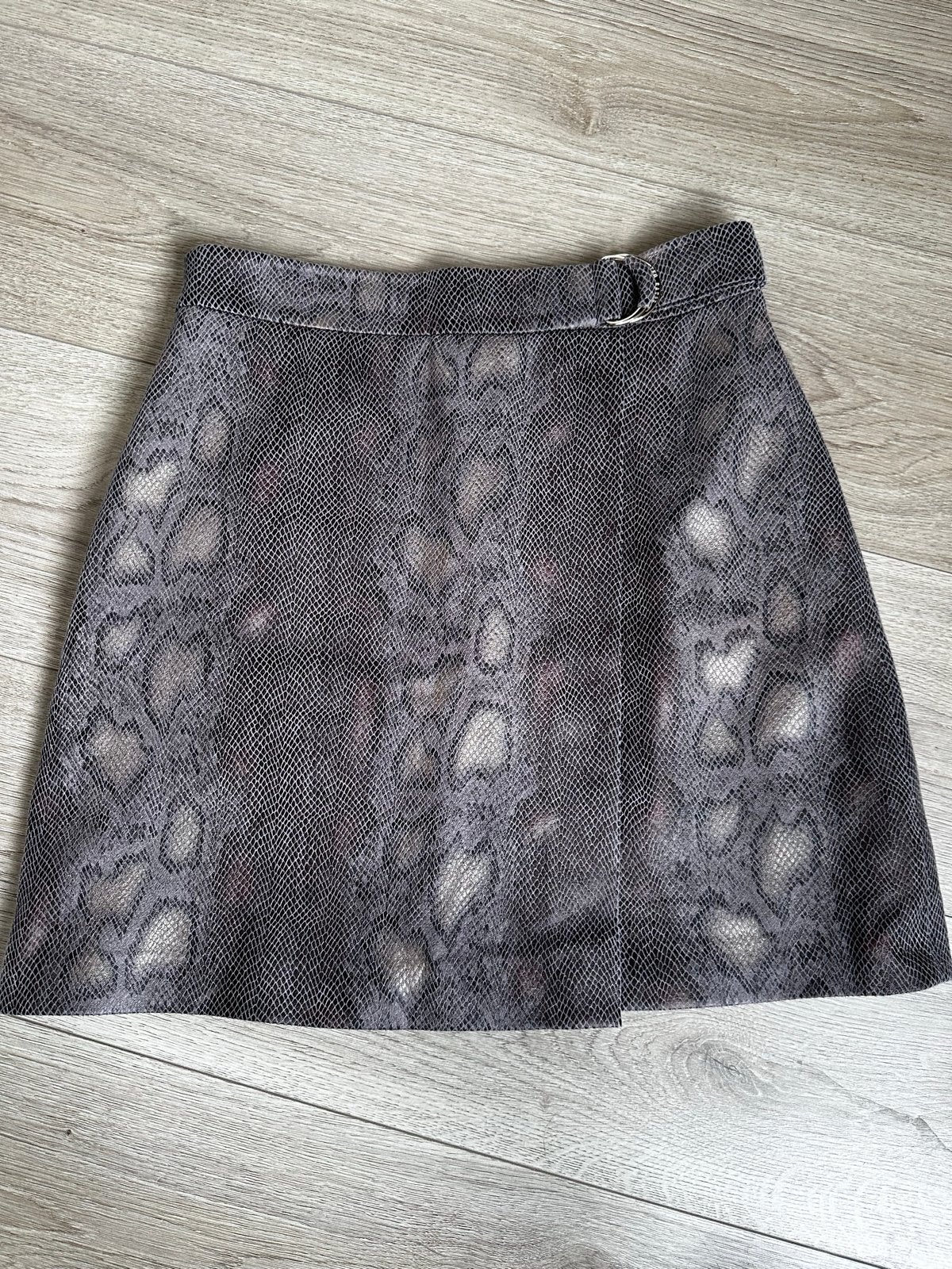 Ted Baker rok met slangenprint - Maat 36 (S), Kleding | Dames, Rokken, Ophalen of Verzenden, Zo goed als nieuw, Maat 36 (S), Grijs