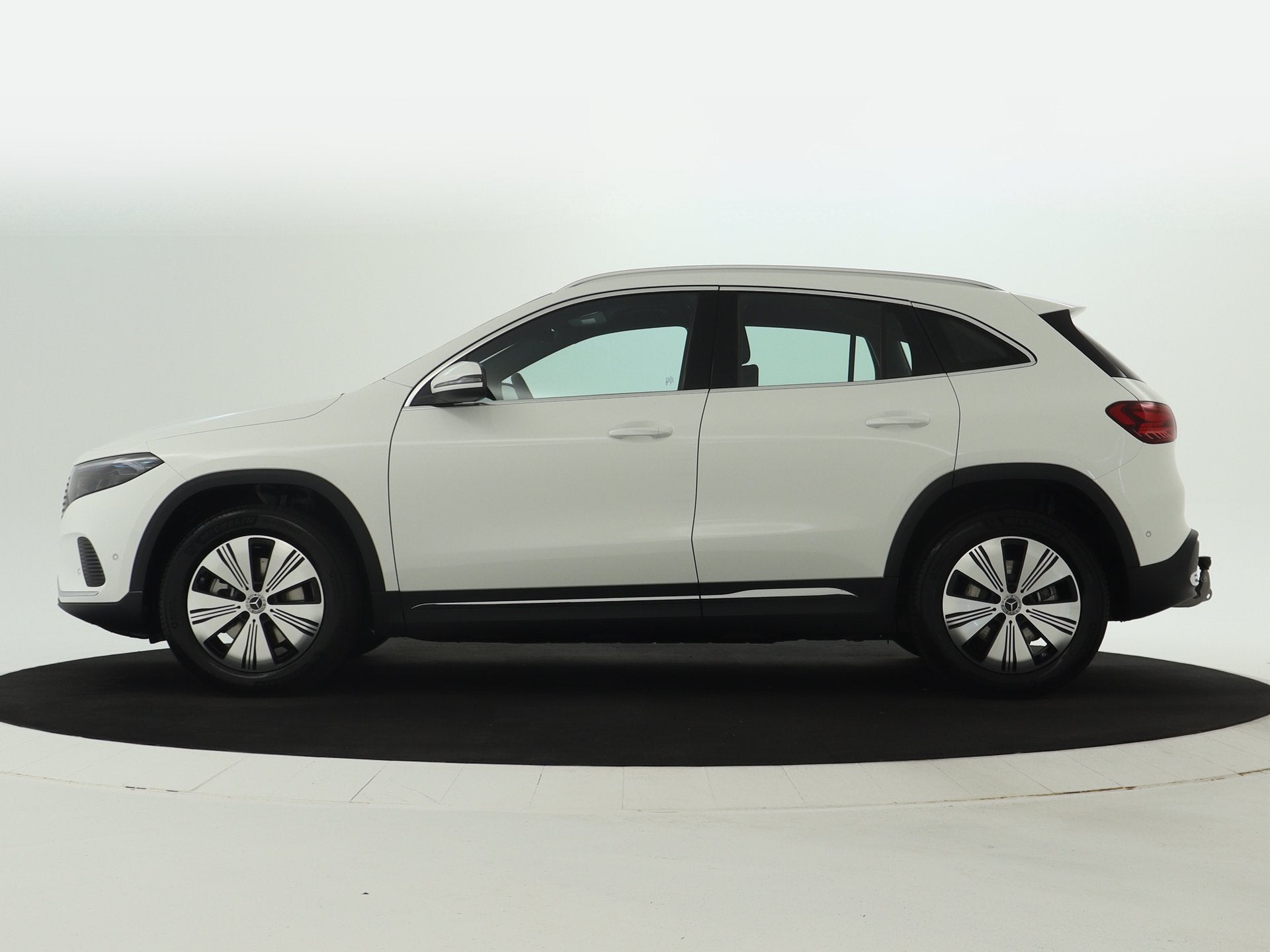Mercedes-Benz EQA 250+ Business Solution 71 kWh | Trekhaak |, Auto's, 12 maanden, Zwart, 190 pk, Alcantara