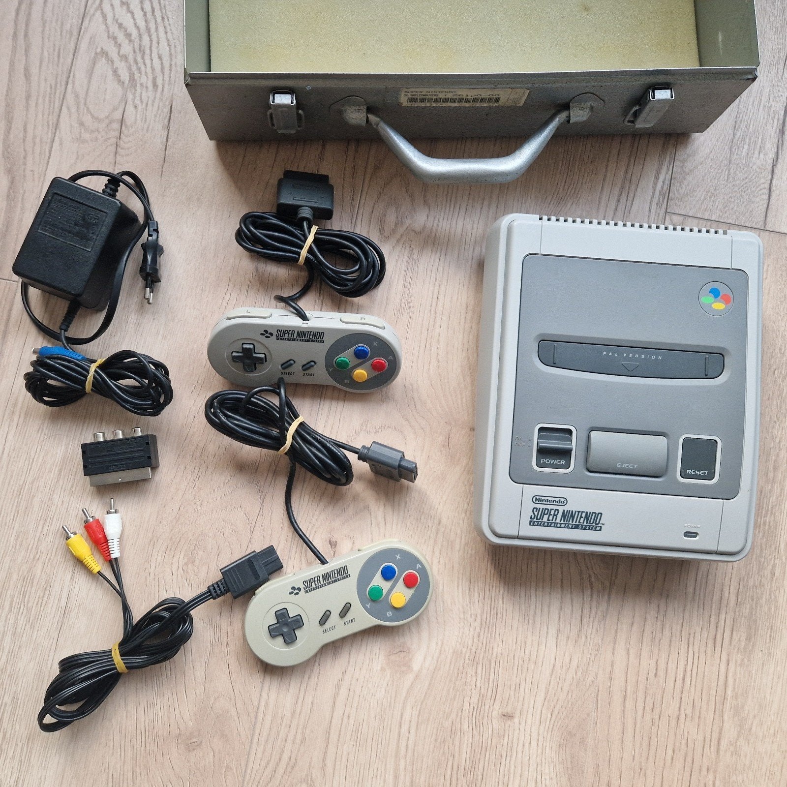 Supernintendo NES met originele koffer, Ophalen of Verzenden, Zo goed als nieuw, Met 2 controllers