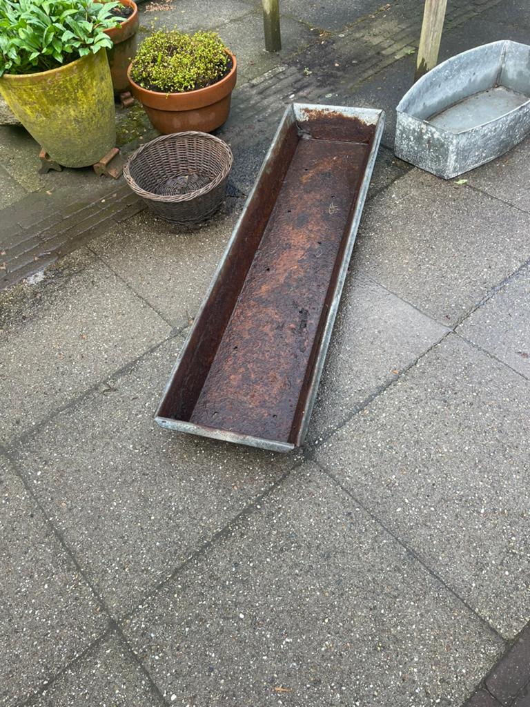 Zinken trog/ bloembak, Ophalen
