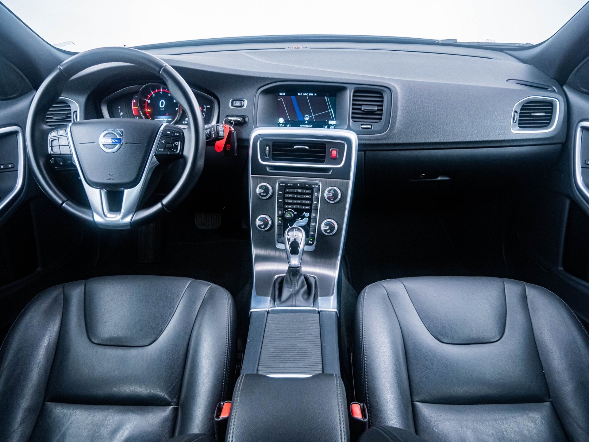 Volvo V60 1.5 T3 Ocean Race 'Automaat' Clima|Cruise|Navi|PDC, Auto's, 4 cilinders, Wit, Leder, 152 pk