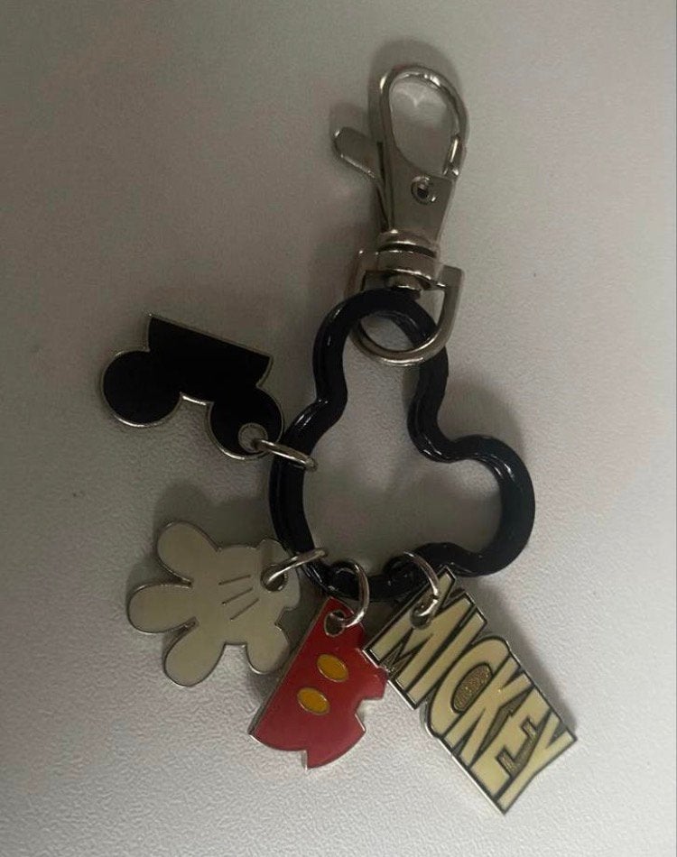 Sleutelhanger: Mickey Mouse met bedels uit Euro Disney, Ophalen of Verzenden, Zo goed als nieuw, Knuffel of Figuurtje