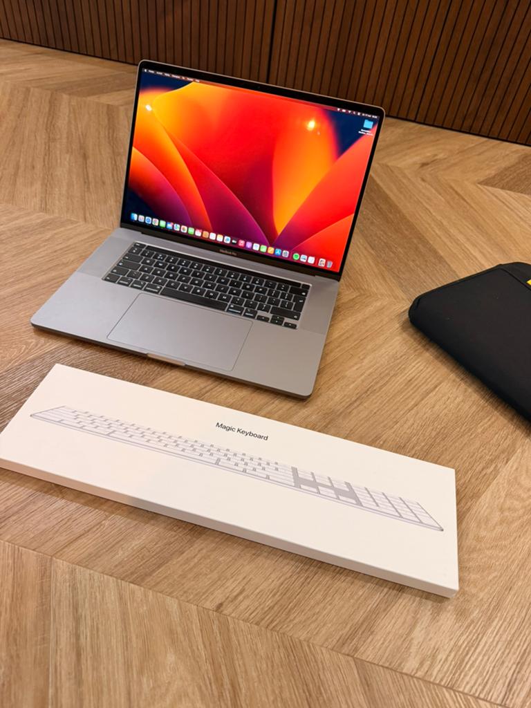 Als nieuwe MacBook Pro - Nauwelijks gebruikt, 1 TB of meer, 2 tot 3 Ghz, Nieuw, 16 inch