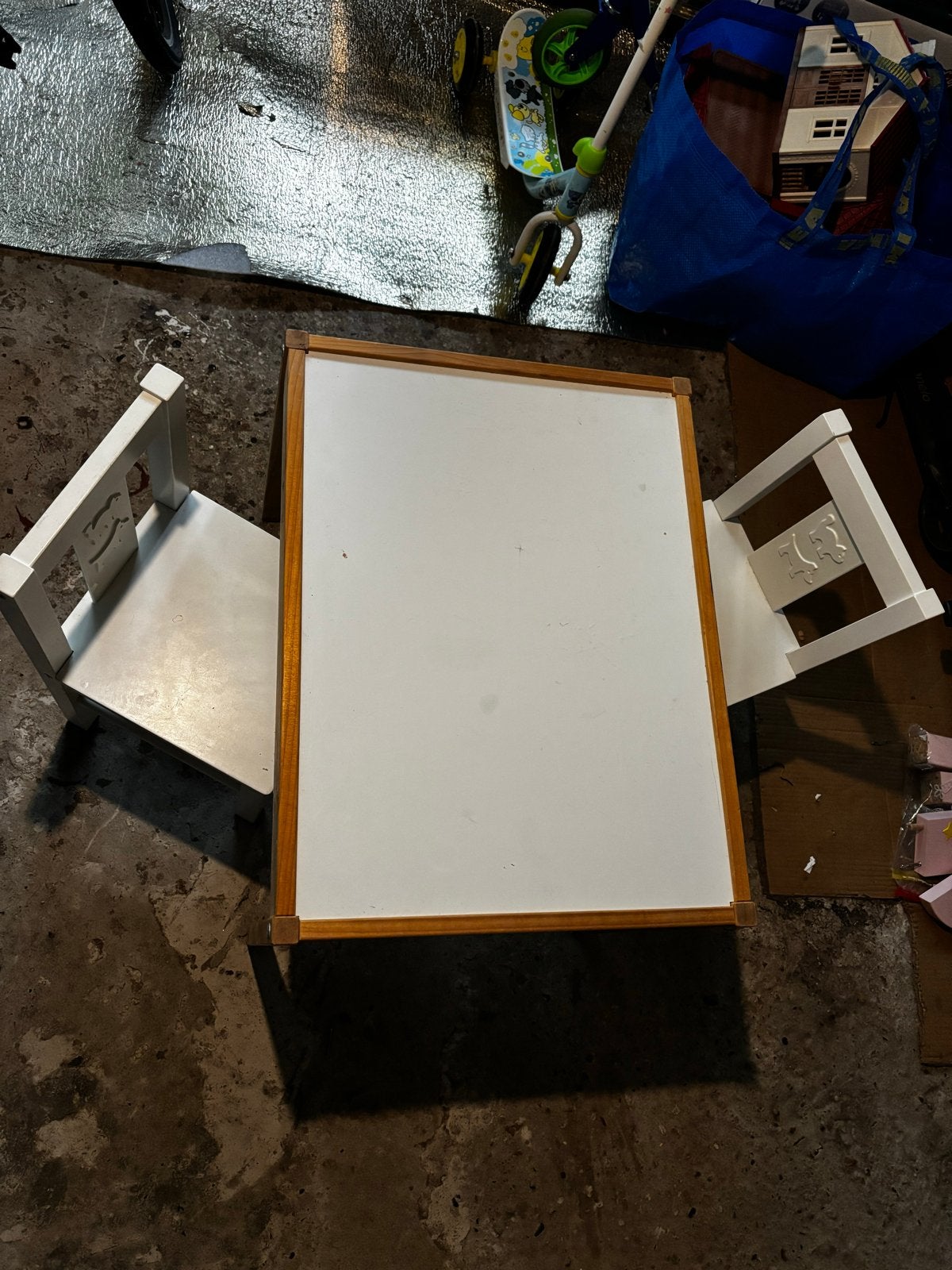 IKEA kinder tafel met 2 stoeltjes, Kinderen en Baby's, Ophalen, Gebruikt, Tafel(s) en Stoel(en)
