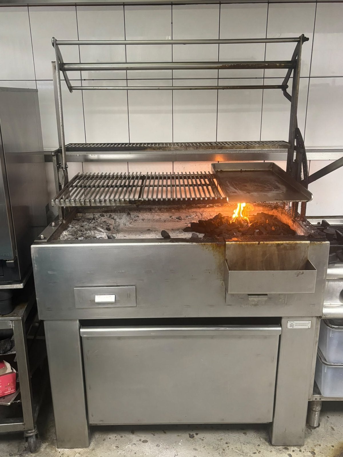 Hoeks houtskoolgrill RVS, Ophalen, Zo goed als nieuw, Overige typen