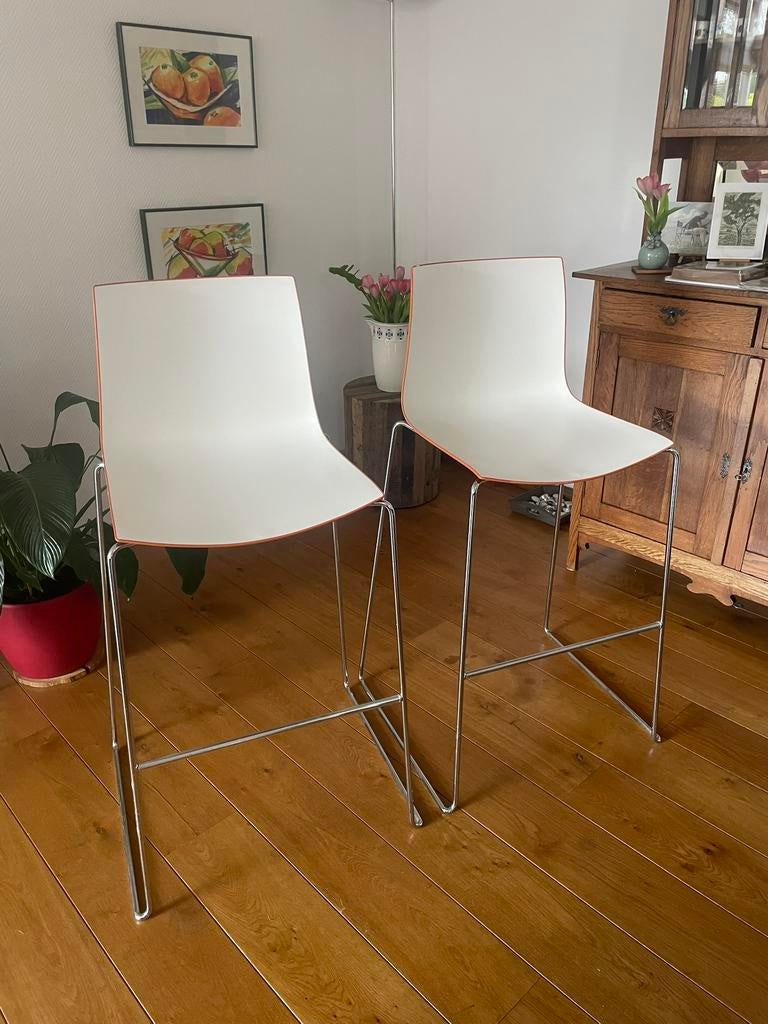Design barkruk Arper Catifa 46(2 stuks voor 50 euro), Ophalen, Kunststof, Gebruikt, Met voetsteun