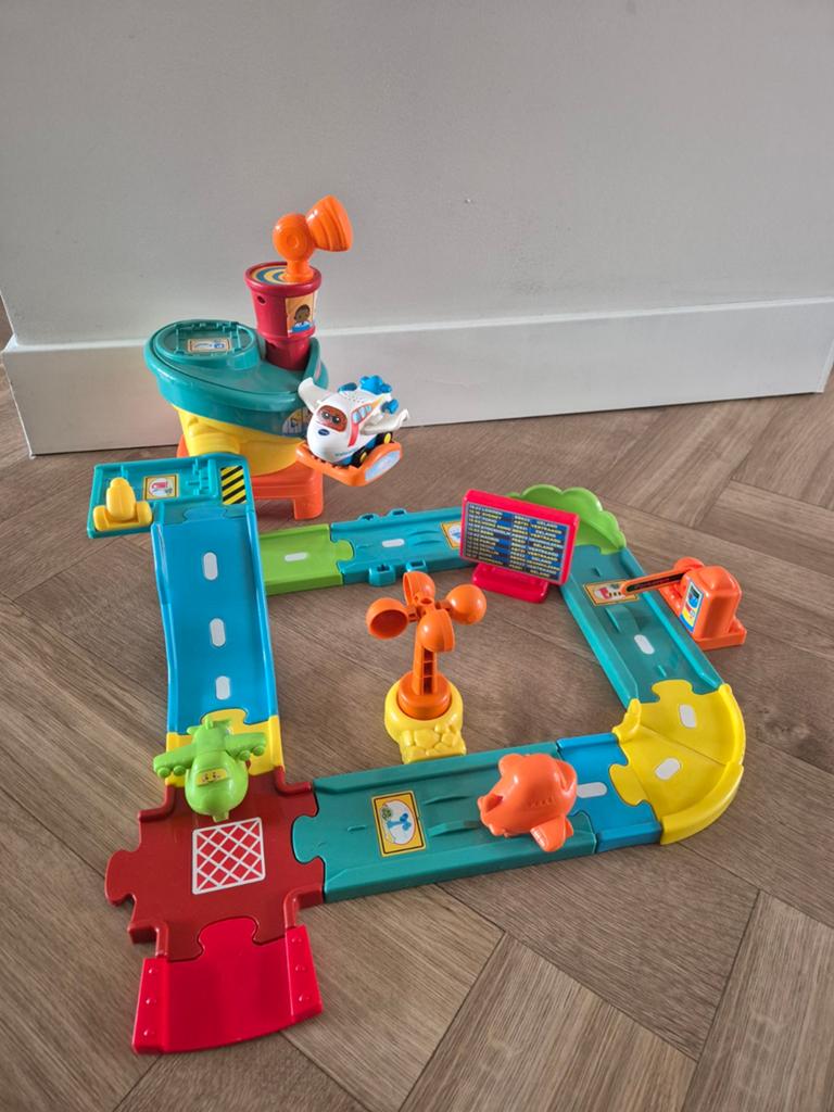 Compleet: Vtech Toet Toet vliegveld speelset, Ophalen of Verzenden, Zo goed als nieuw, 2 tot 4 jaar