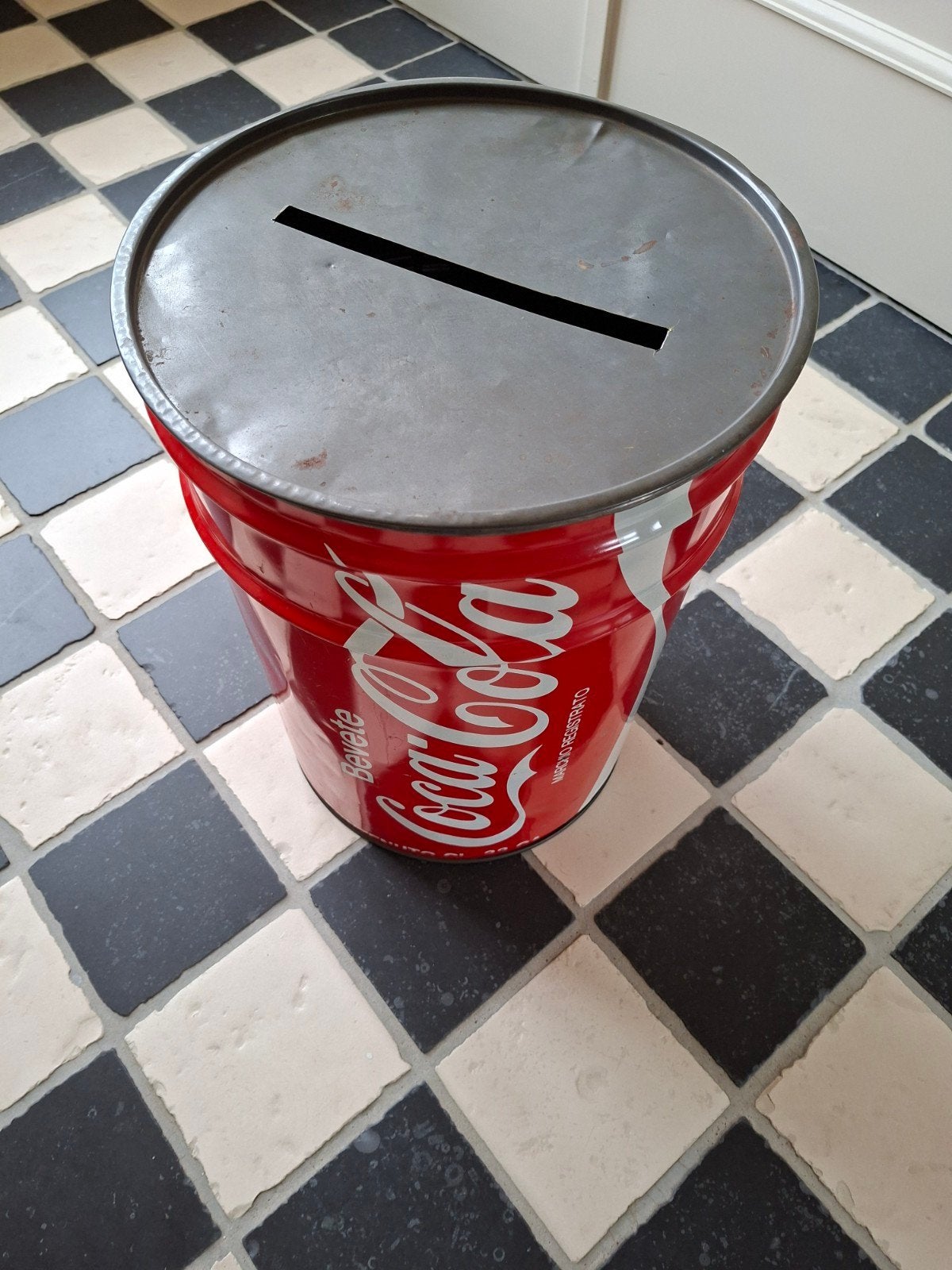 Vintage Coca-Cola spaarpot / prullenbak., Verzamelen, Ophalen, Gebruikt