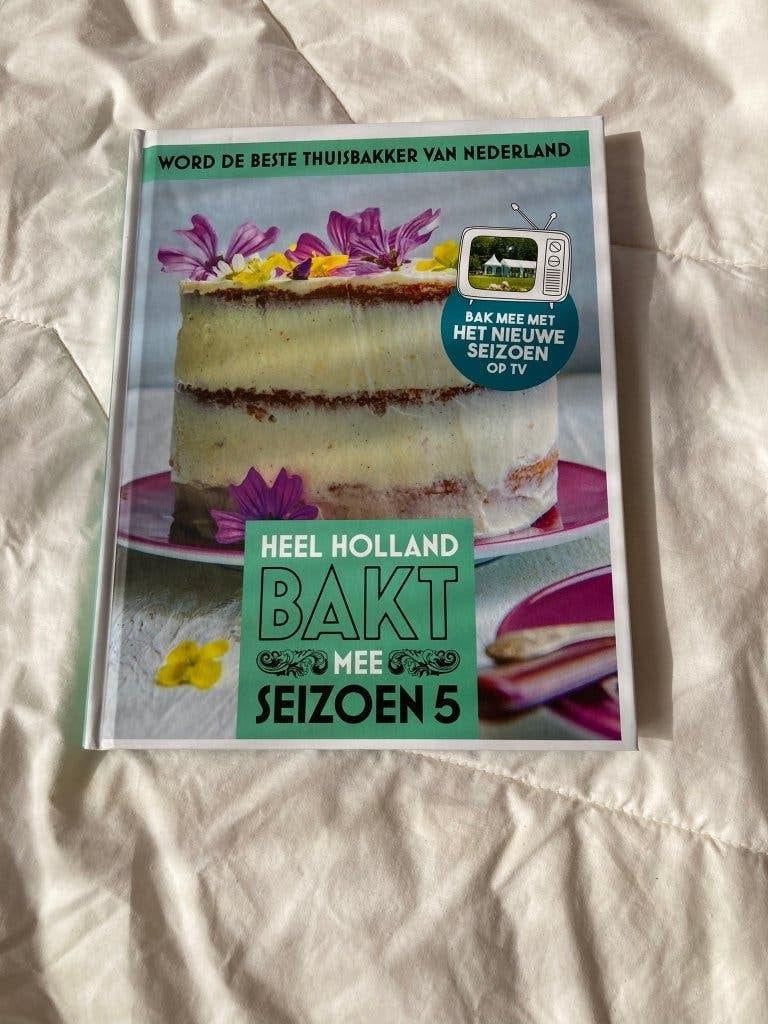 Heel Holland Bakt mee - seizoen 5, Boeken, Ophalen of Verzenden, Zo goed als nieuw, Nederland en België, Taart, Gebak en Desserts