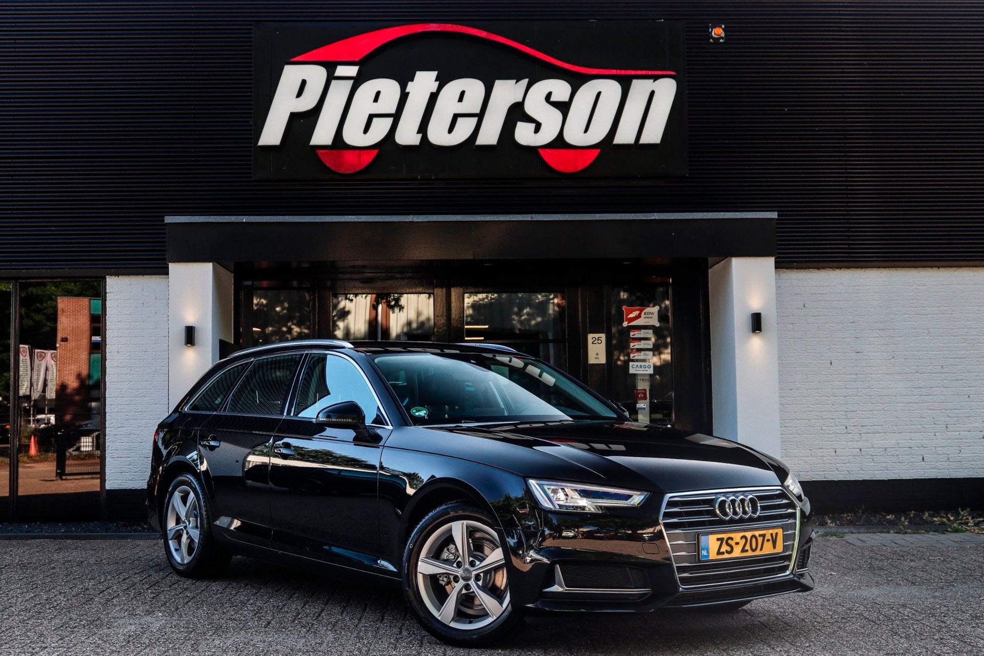 Audi A4 Avant 35 TFSI FACELIFT NAP TREKHAAK SELECT DRIVE, Stof, Gebruikt, 4 cilinders, A4