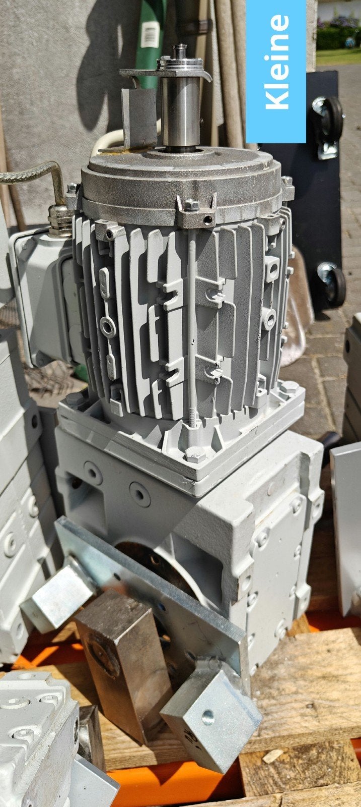 Lenze Elektromotor met vertraging - 2 grote + 4 kleine, Ophalen