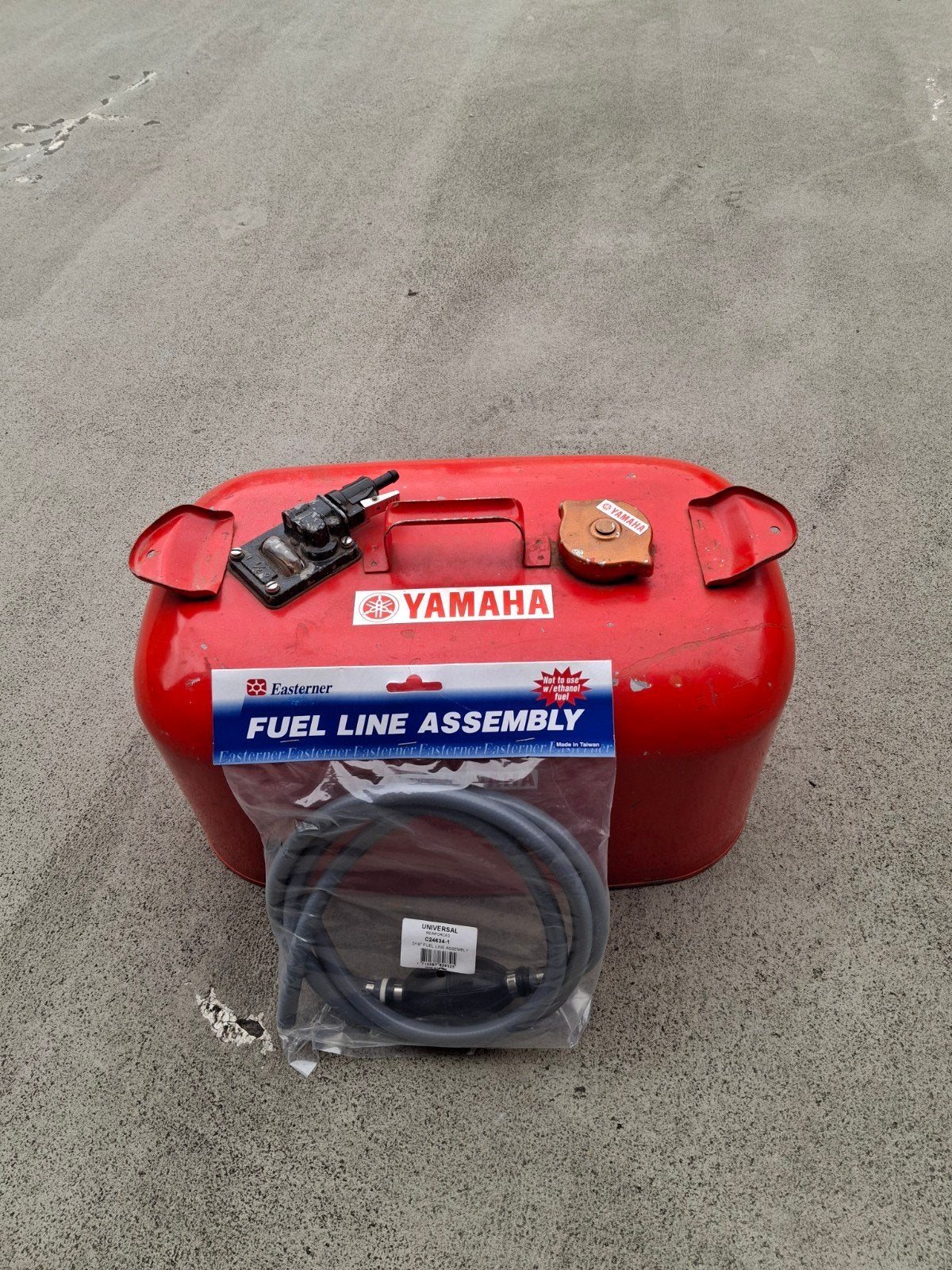 benzinetank met nieuwe slang met knijpbal, Watersport en Boten, Ophalen of Verzenden, Motor en Techniek, Zeilboot of Motorboot