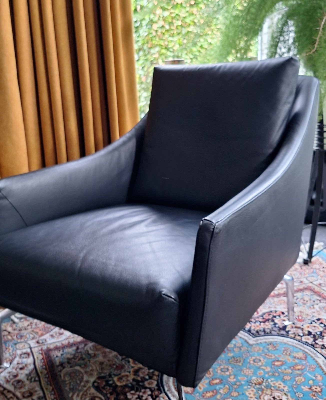 Zwart leren stoel,  z.g.a.n, Huis en Inrichting, Fauteuils, Ophalen, 50 tot 75 cm