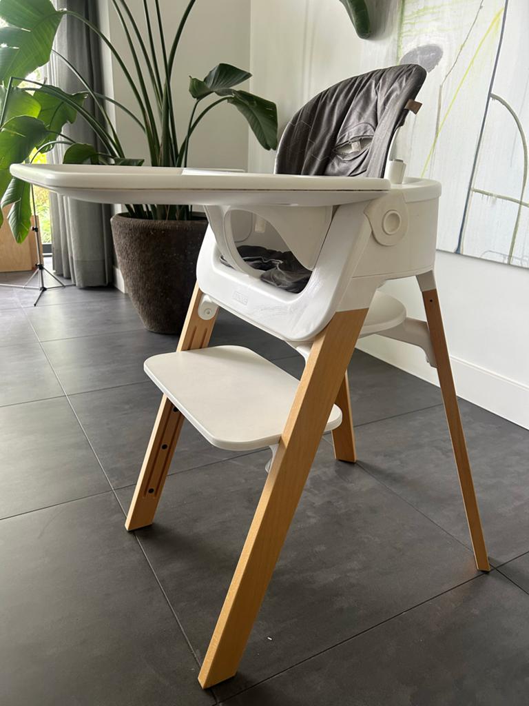 Stokke Steps Kinderstoel Eiken Wit Compleet, Kinderen en Baby's, Kinderstoelen, Zo goed als nieuw, Meegroeistoel, Aanschuifbaar