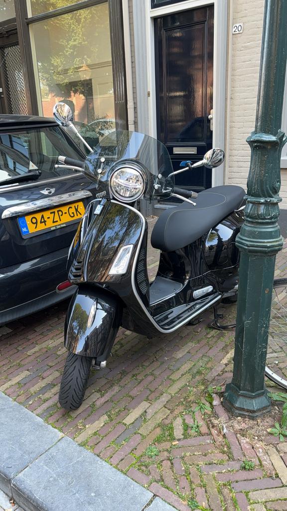 Vespa GTS 300 HPE, Ophalen, Overige modellen, Zo goed als nieuw, Benzine