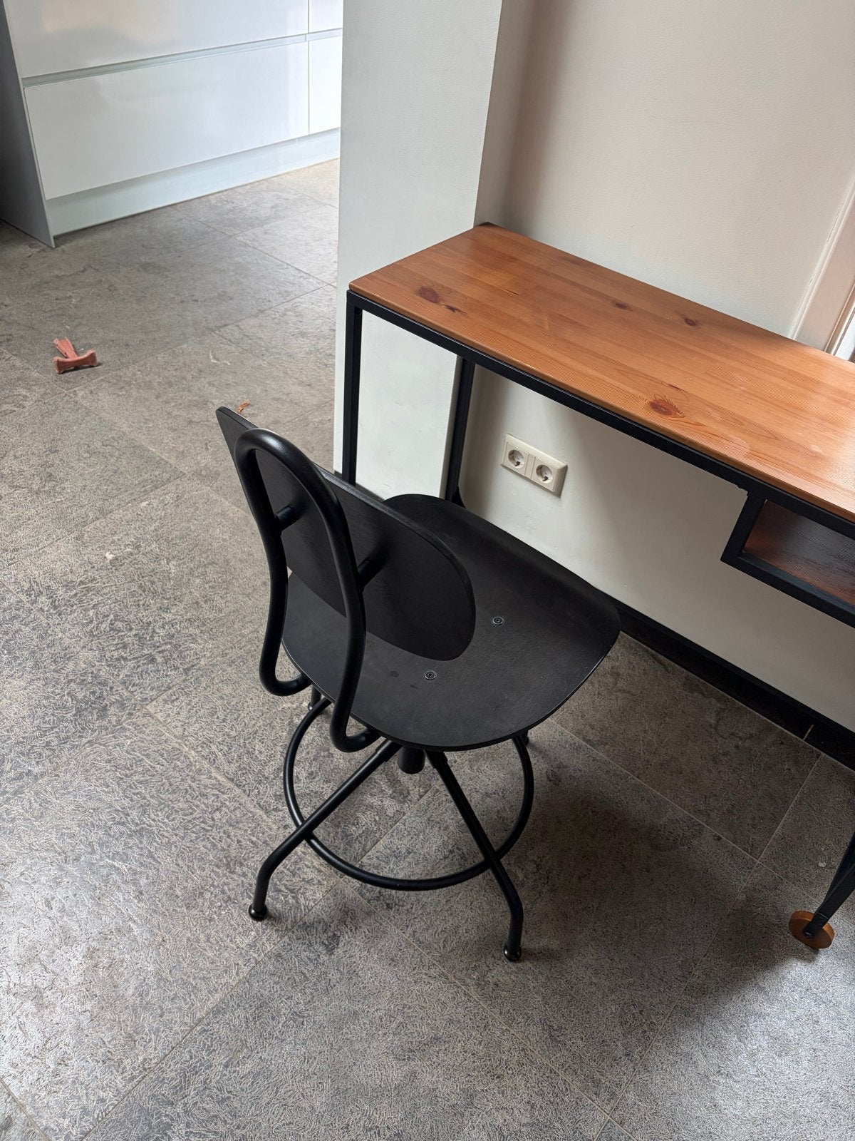 Bureau en stoel met houten blad en metalen frame, Ophalen, Opbergruimte, 110 cm, Bruin