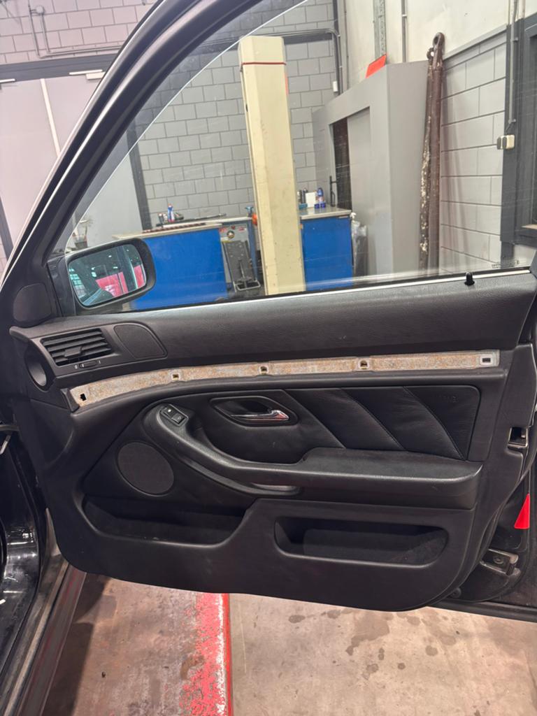 Bmw e39 zwart leder deurpaneel rechts voor., Ophalen, Gebruikt, BMW