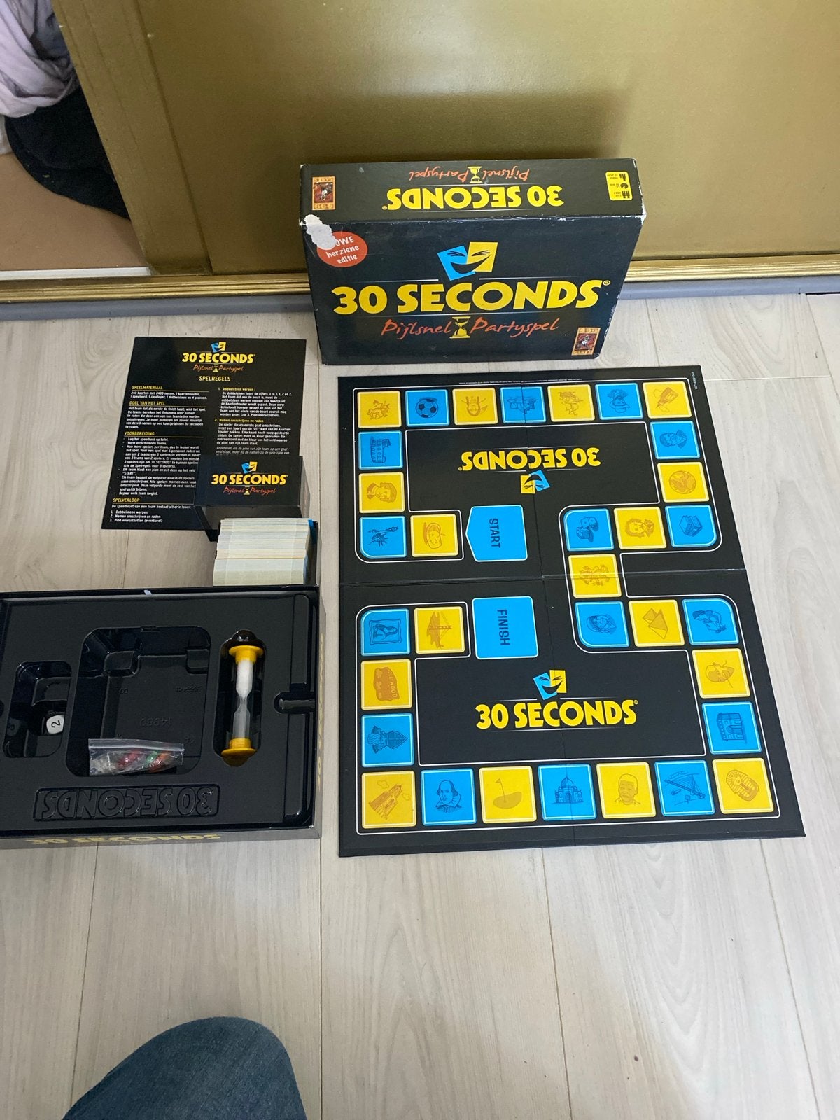 30 Seconds Pijlsnel Partyspel - Gezellig Groepsspel, Drie of vier spelers, Ophalen, Gebruikt