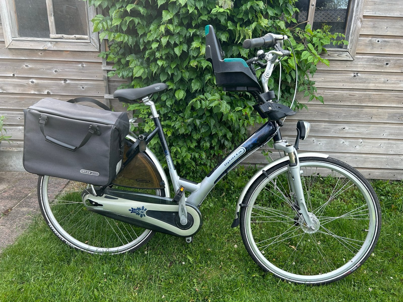 Gazelle fiets met Ortlieb fietstas en kinderzitje, Fietsen en Brommers, Fietsaccessoires | Aanhangers en Karren, Ophalen, Gebruikt
